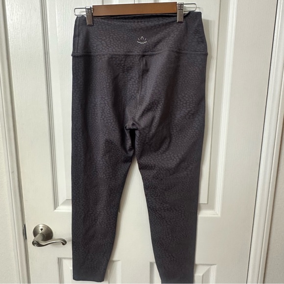 Beyond Yoga Leggings, L - Picture 3 of 5